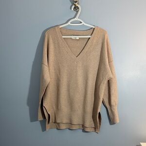 Abercrombie & Fitch V-Neck Sweater in Warm Tan Women’s SZ S